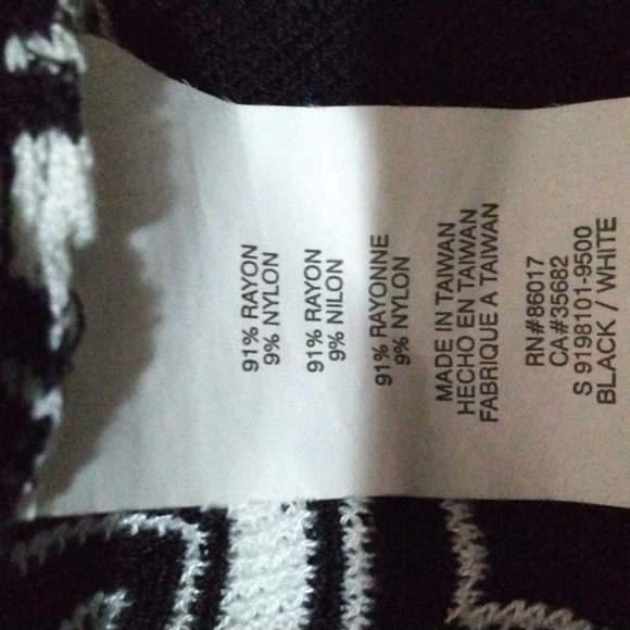 NWOT: BEBE; CHEVRON BLACK & WHITE, SINGLE CLASP OPEN, KNIT CARDIGAN SWEATER - Picture 7 of 8